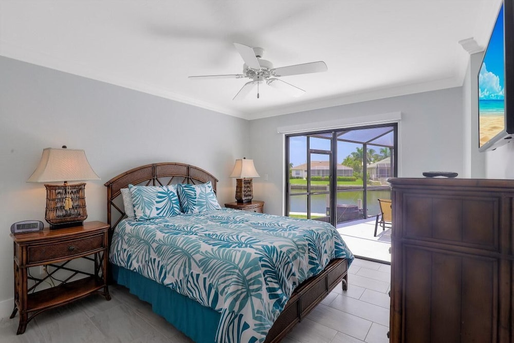 Pet-friendly Waterfront Home on key lot With View view 3