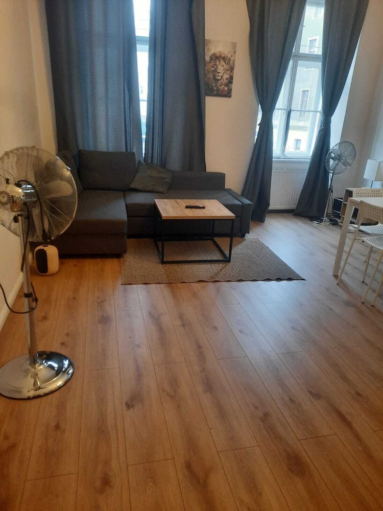 Spacious 2BR 1LR Apartment Central Area