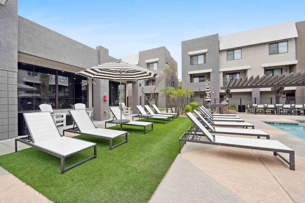 CozySuites at Zone Westgate