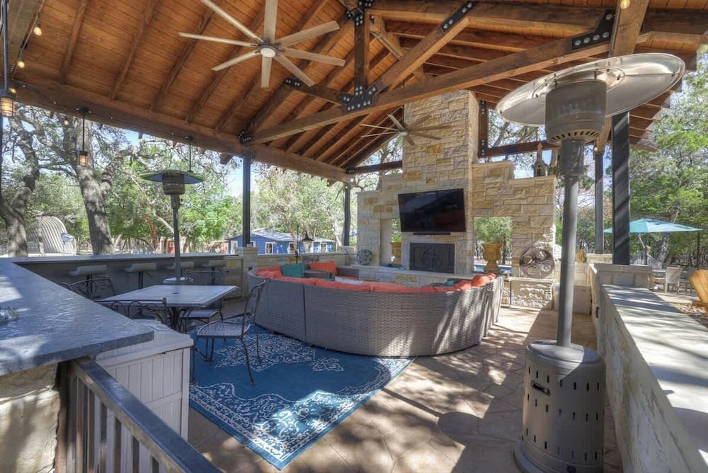 Terracotta Retreat/ Sleeps 30!