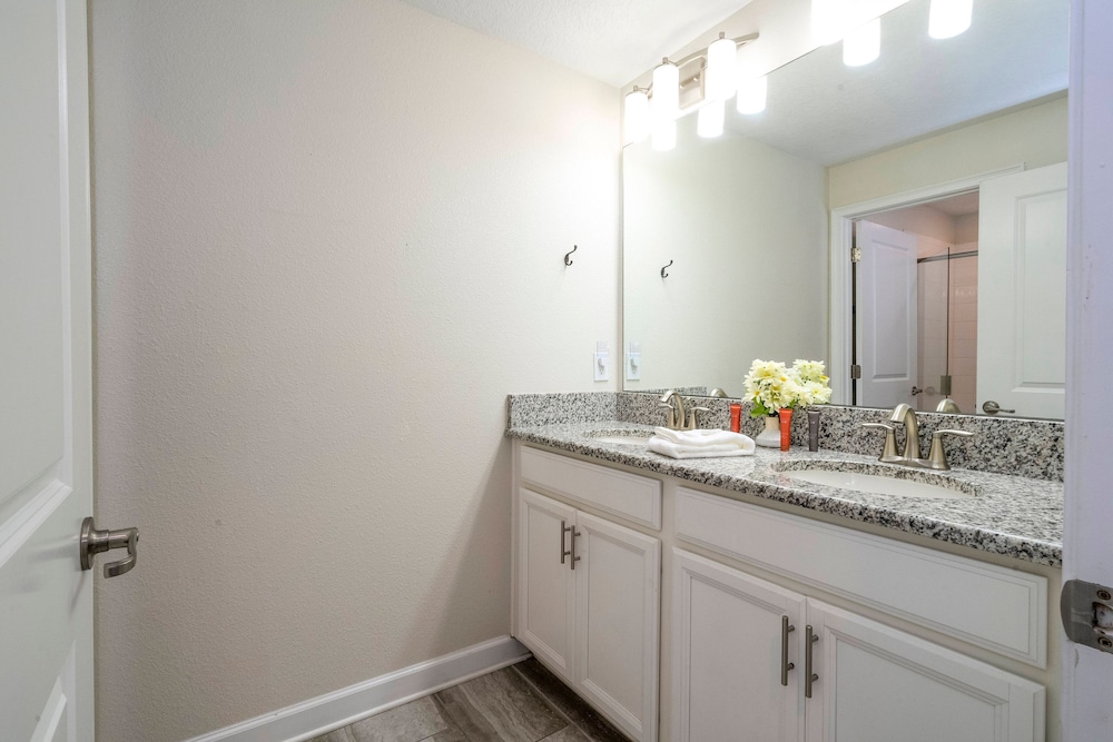 Storey Lake 4 BR With Private Pool