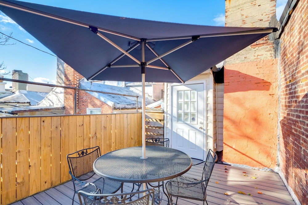 1 Mi to Dtwn: Townhome w/ Patio in Baltimore!