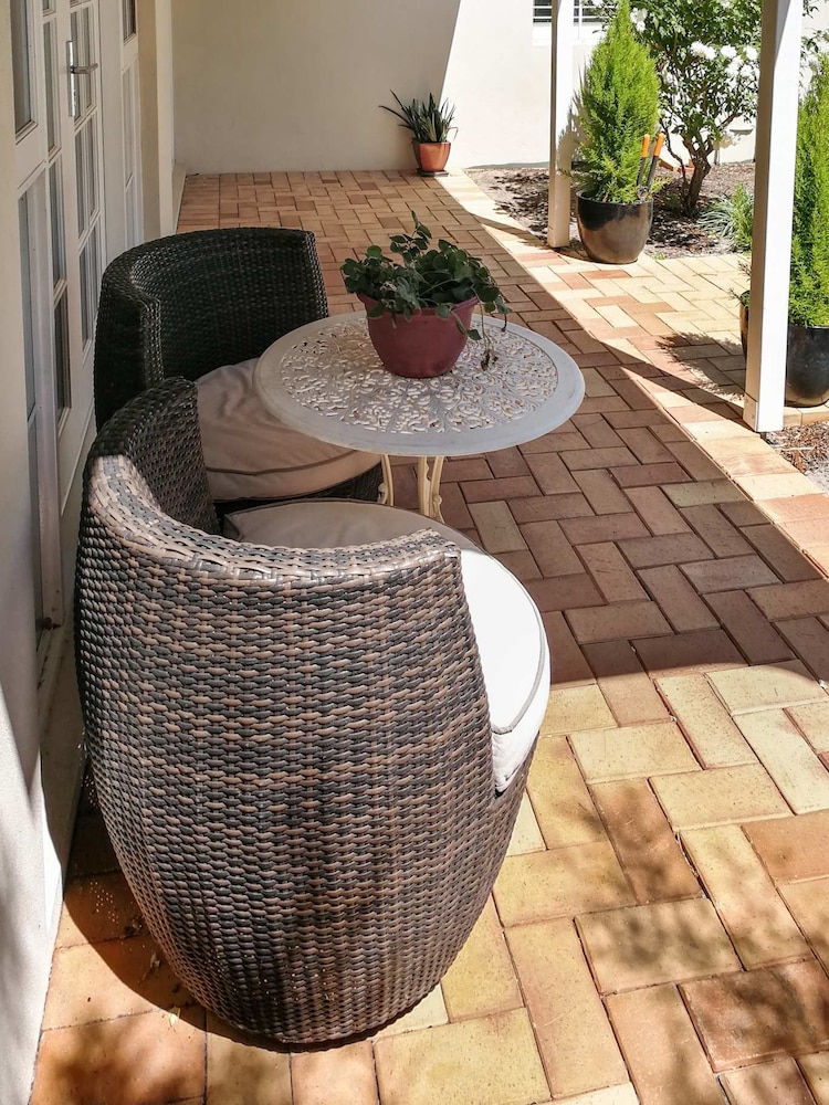 Hotel Airport B&B - Image 1