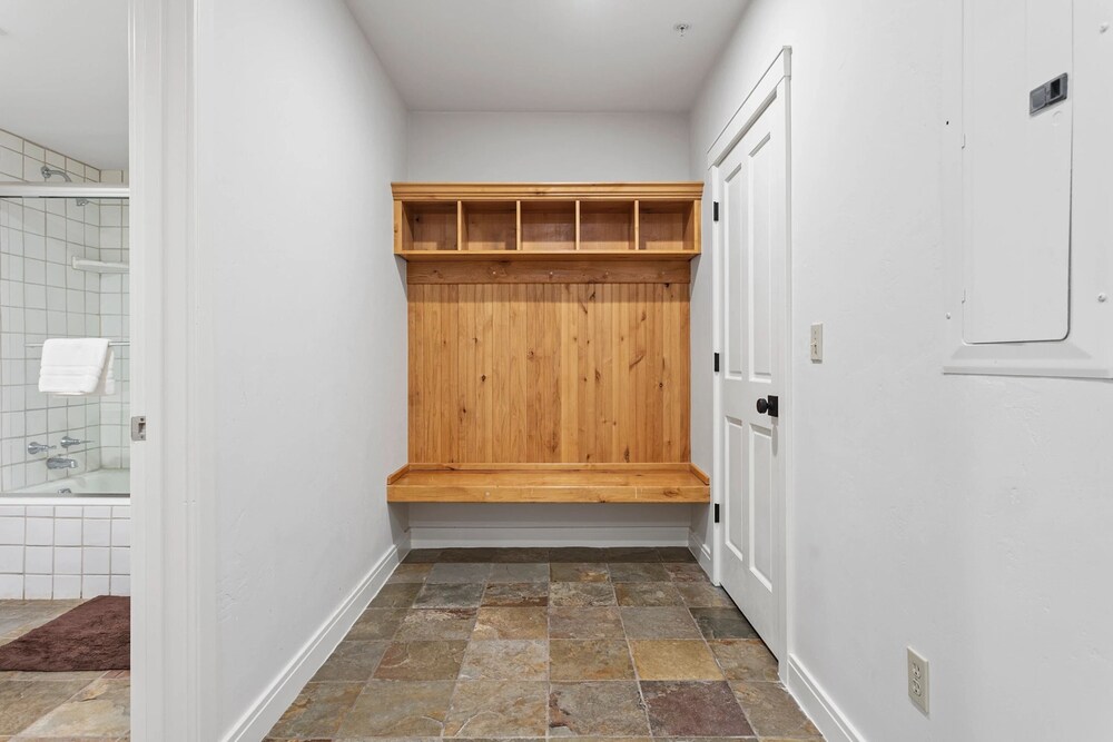 Trail's End Lodge at Deer Valley Resort - Two Bedroom Residence with Den and Spa #103 2 Condo