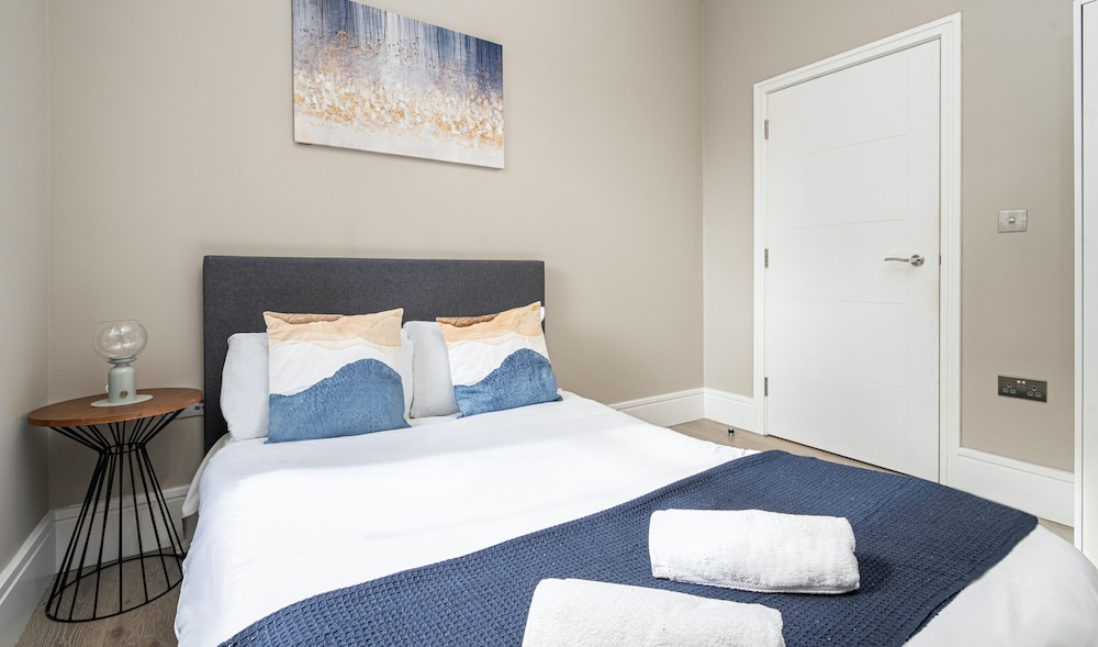 Superb Apartments opp Edgware Rd Station