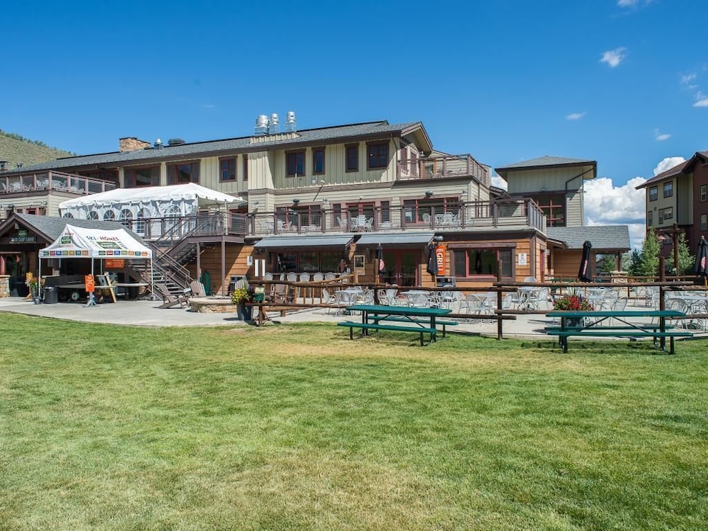 Contemporary Slopeside Condo
