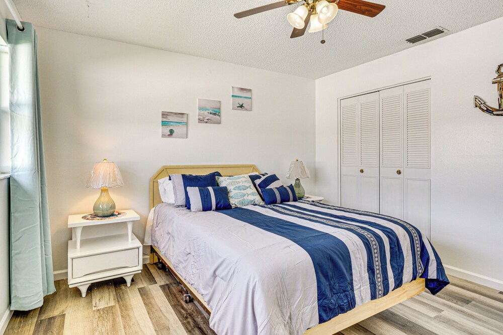 6 Mi to Hudson Beach: Port Richey Home w/ Patio!