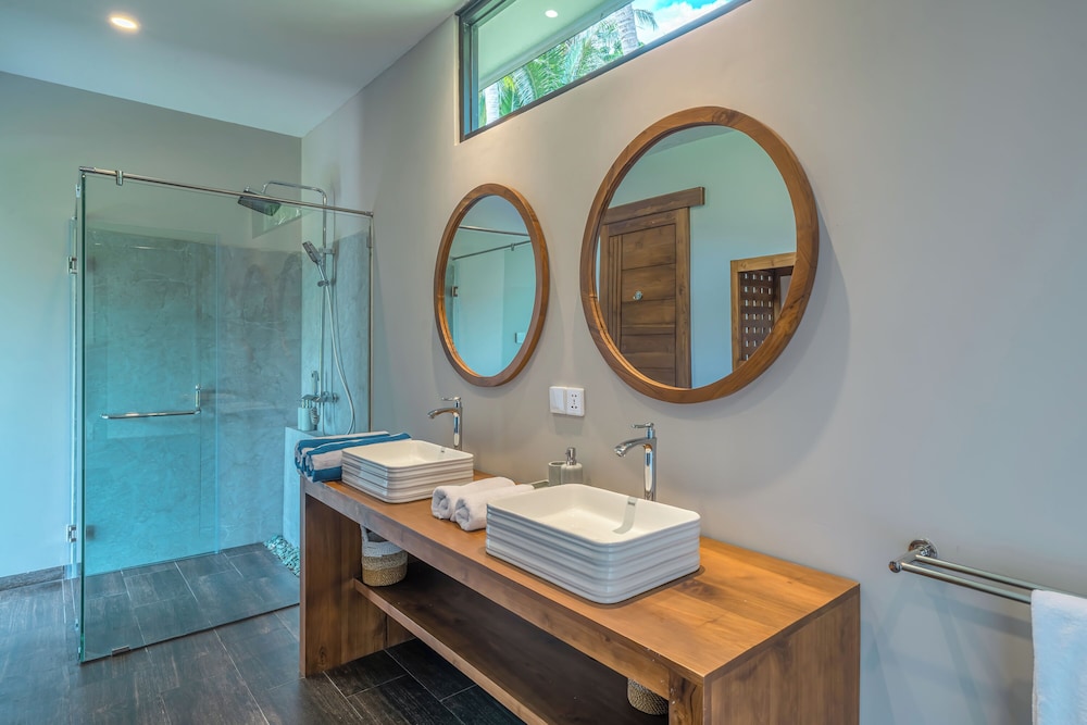 Xanadu - 5BR Ubud Designer Villa, Pool with Rice Fields Views