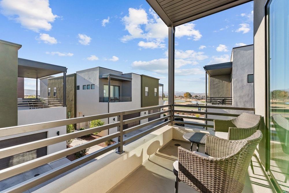 Villa #11 Adventure Retreat At Bloomington Villas 4 Bedroom Townhouse