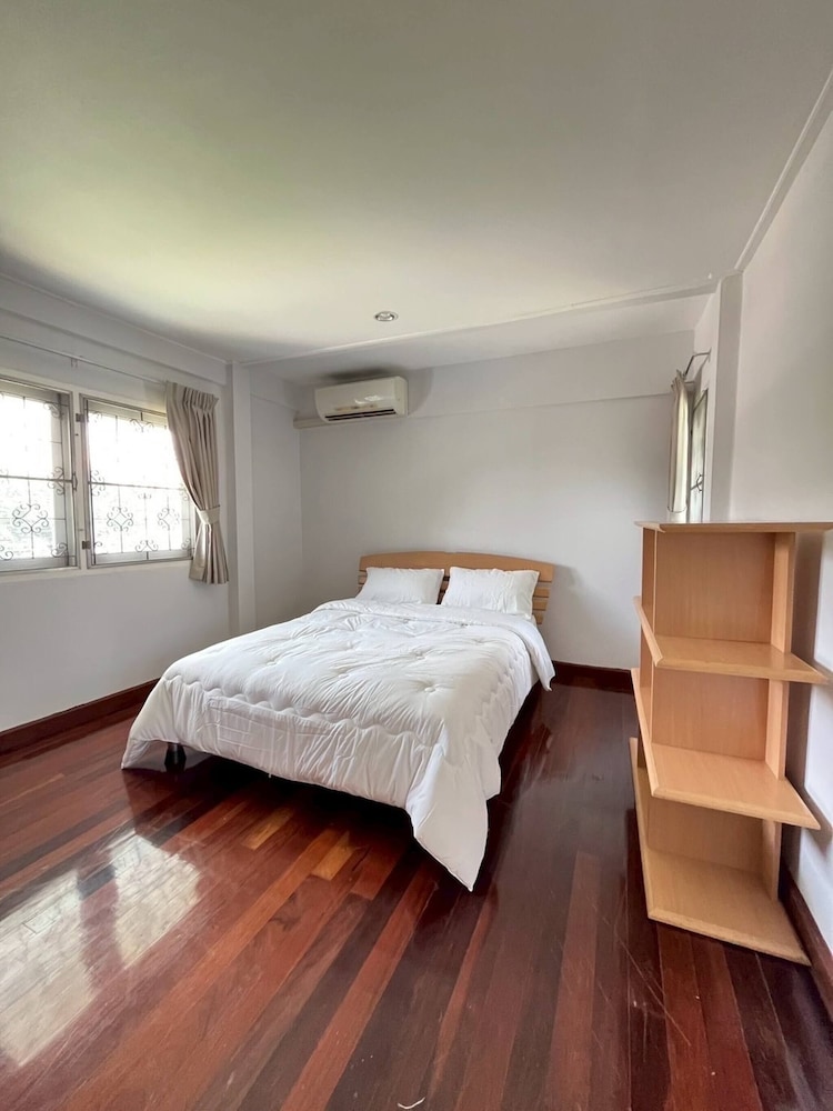 5 Beds 452sqm With Private Garden Pet-friendly Cctv Quiet and Homey