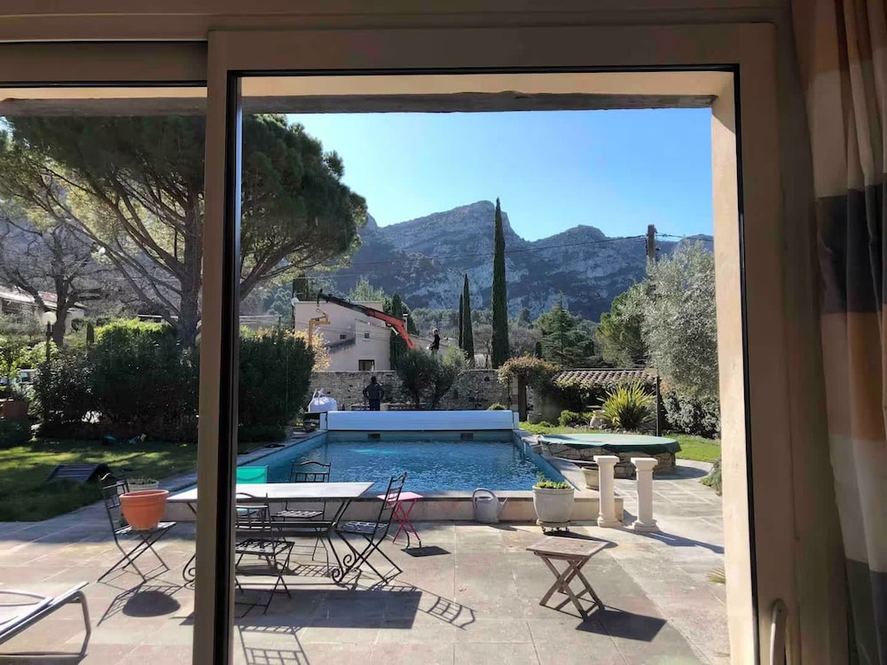 La Villa de Robion in Robion