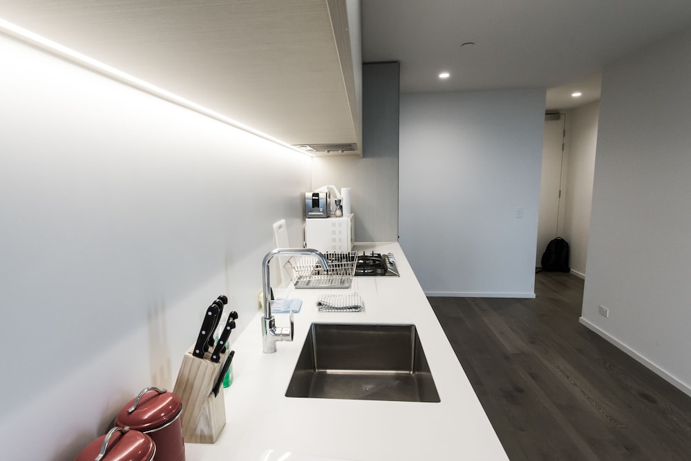 ReadySet Apartments on Southbank Boulevard