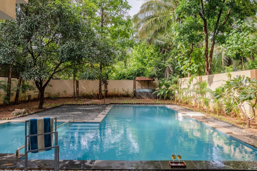 4BR w Pool in Morjim - Villa Corsa by Hireavilla
