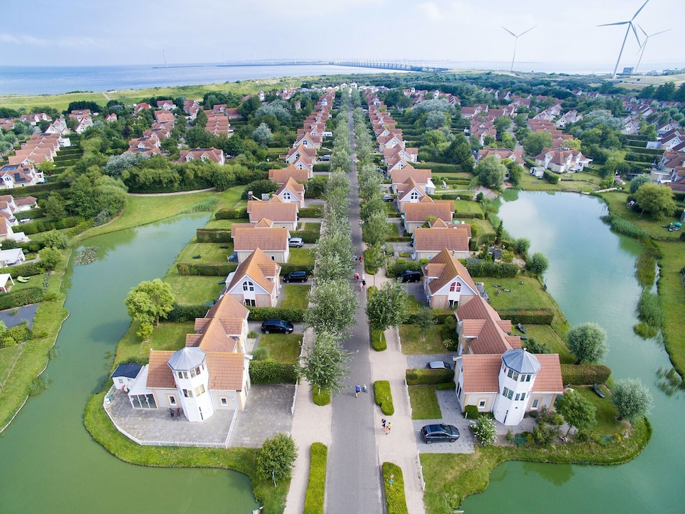 Villa in Banjaard Near Sandy North Sea Beach