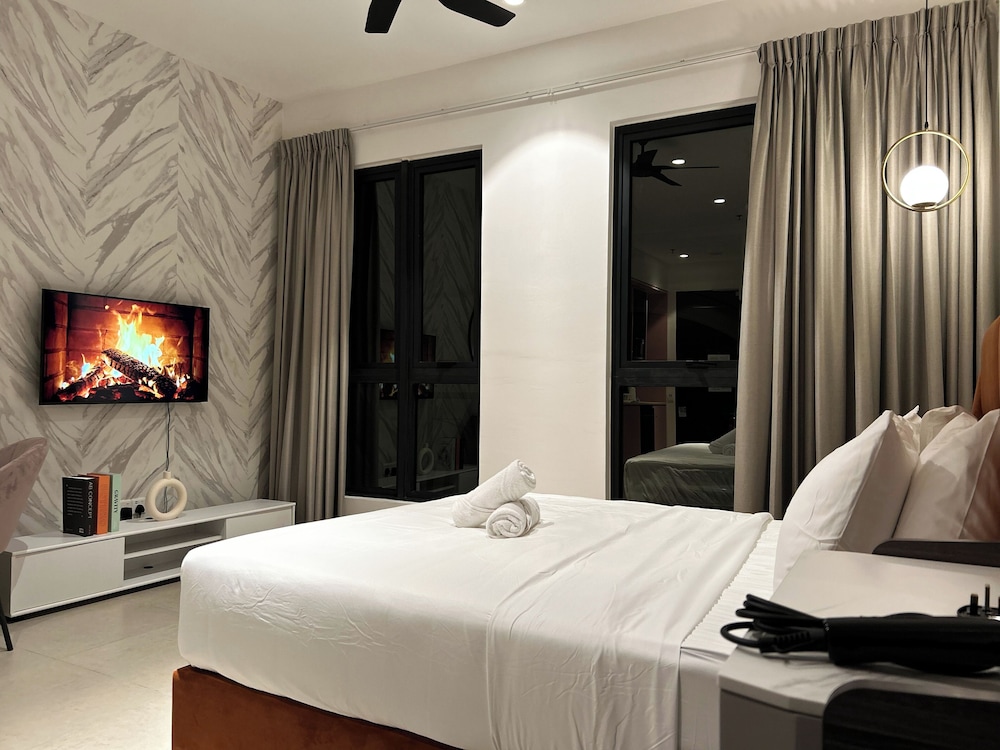 The Paxtonz by Manhattan Group