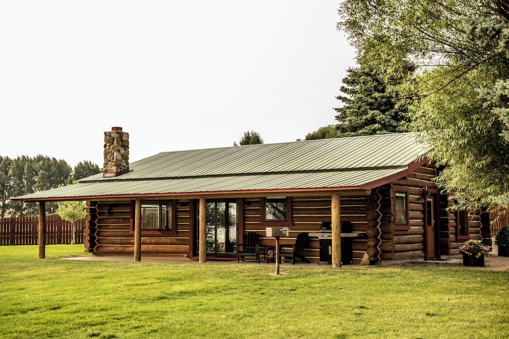 Lakeshore Cabins and Campground