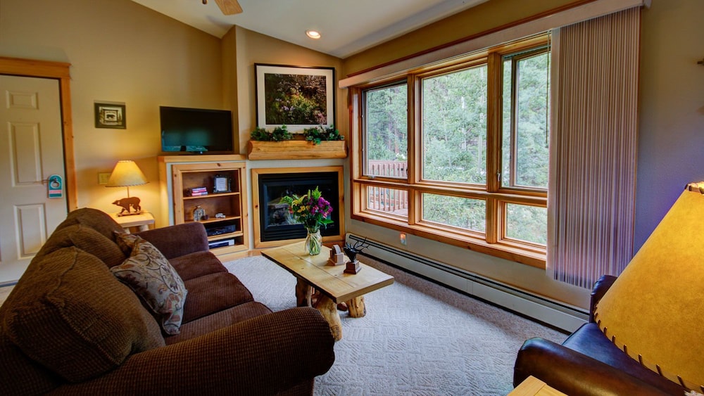 River Stone Resorts & Bear Paw Suites