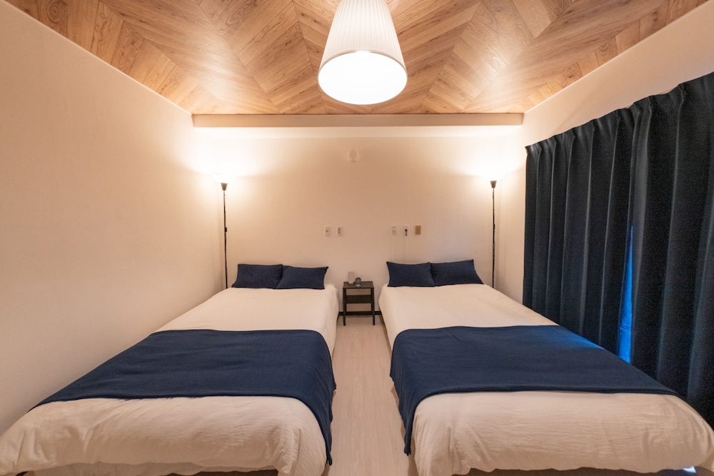 Namba West 5 connecting room