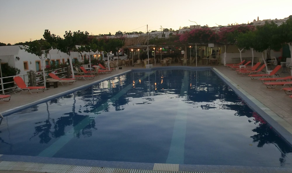 Santorini Camping & Hostel