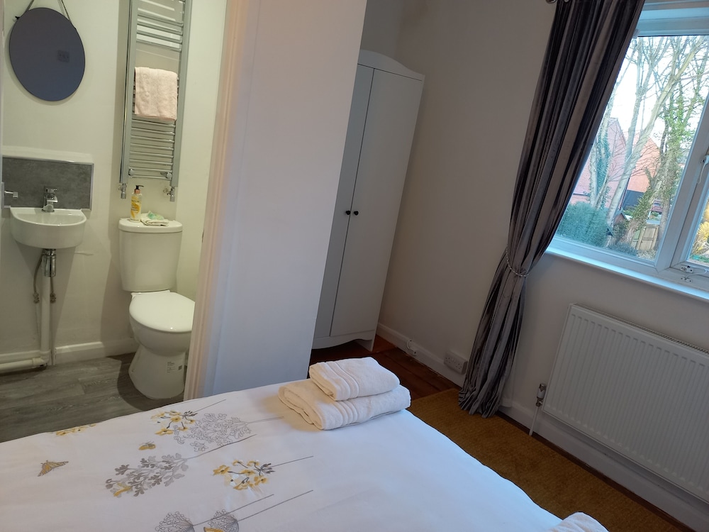 Charming 4-bed Victorian House in Retford view 4