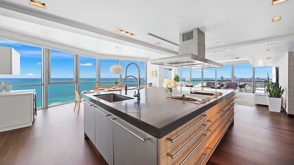 Luxury Vacation Rentals at The Setai by LRMB