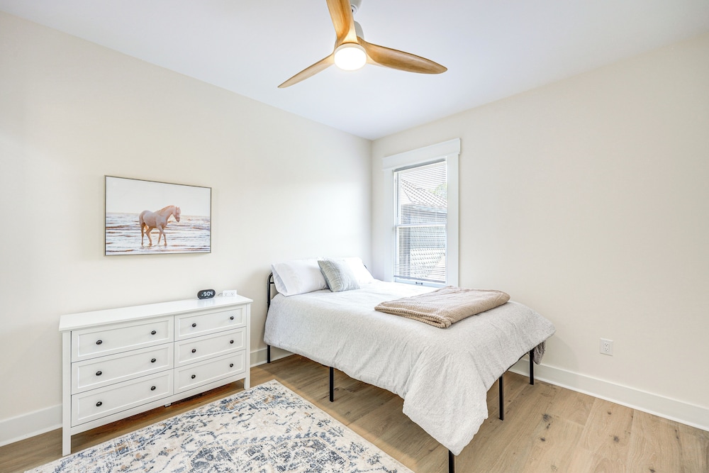 1 Mi to Dtwn: Family Home in San Antonio!