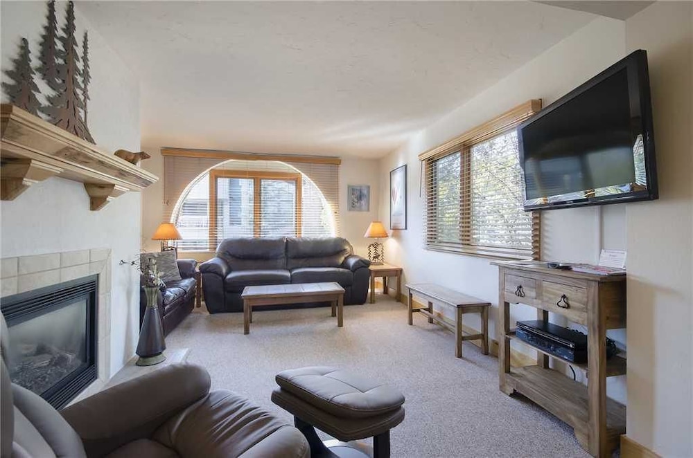 Ski Trail Condominiums by Mountain Resorts view 3