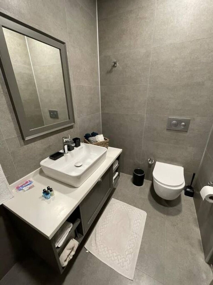 Modern Deluxe 1 1 Living Apartment Near Mall of Istanbul