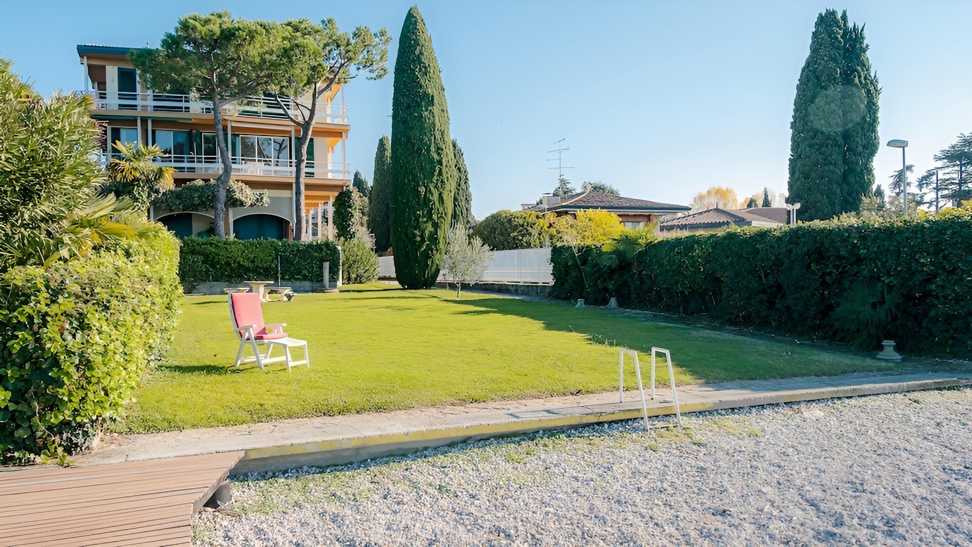 One Step From the Lake - Italian Homing view 4