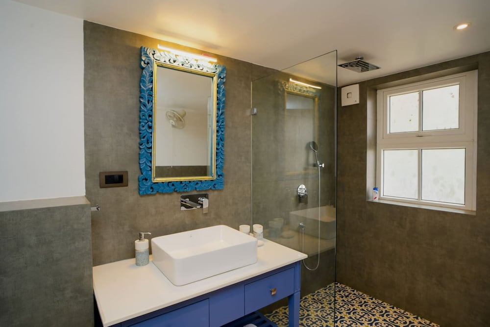 Villa Bauhinia - 5bhk With Pool 10 Mins to Beach