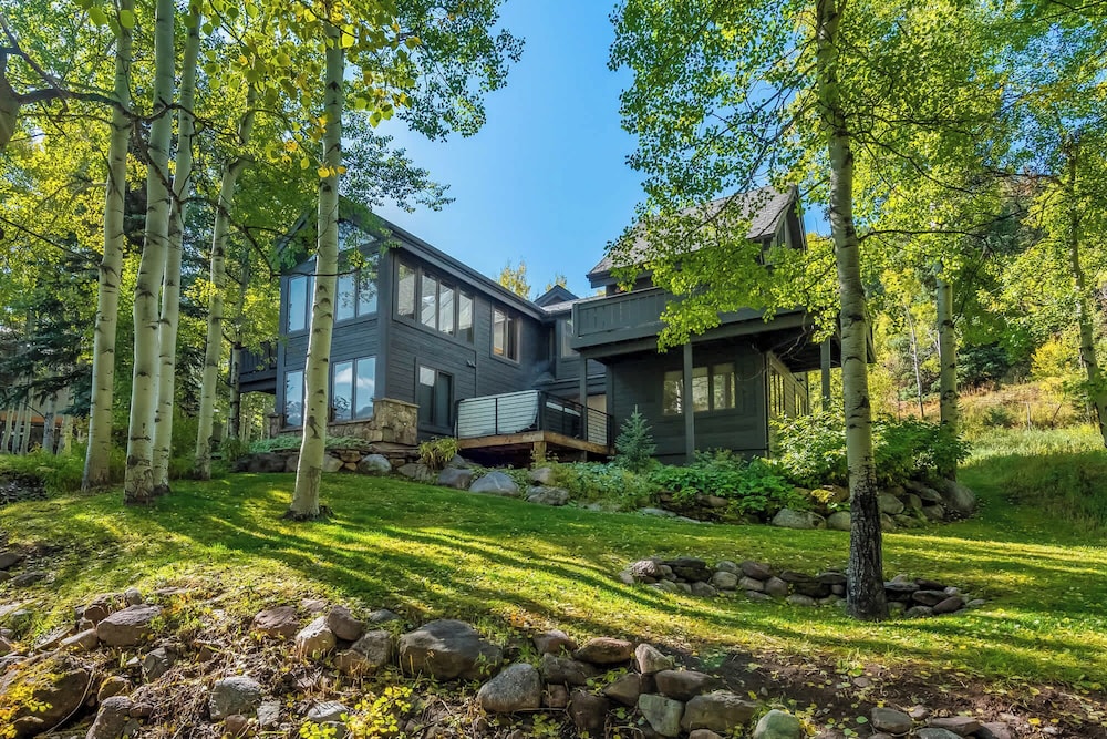 Evergreen Escape Home for 12