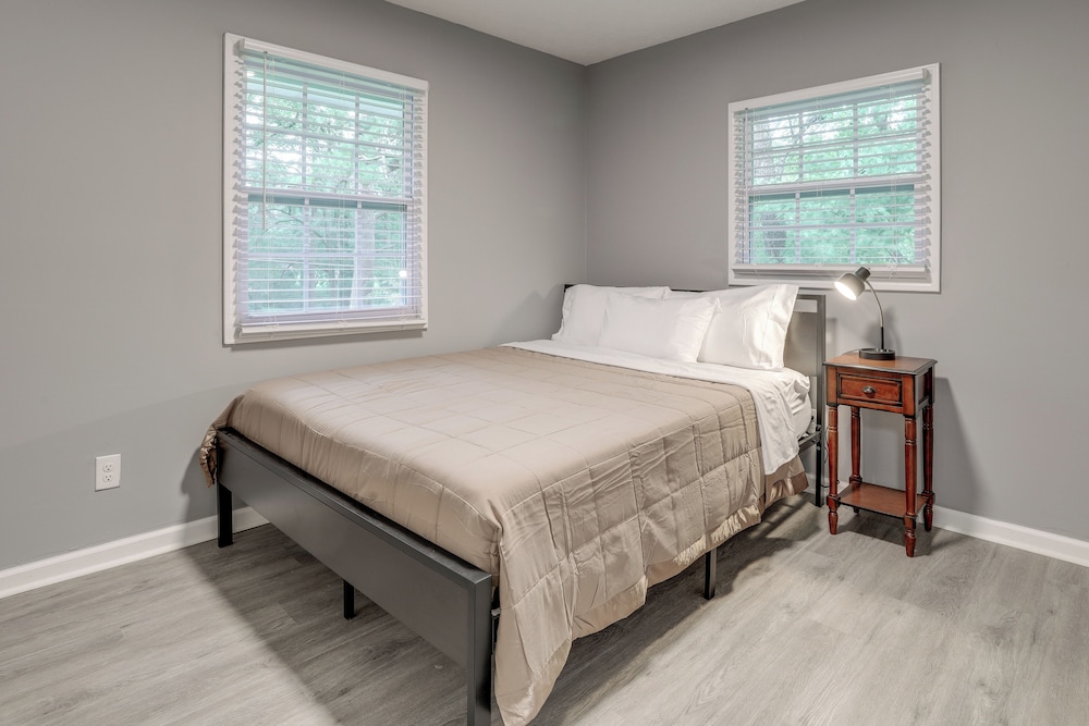 Modern Home w/ Yard Near ATL Attractions!