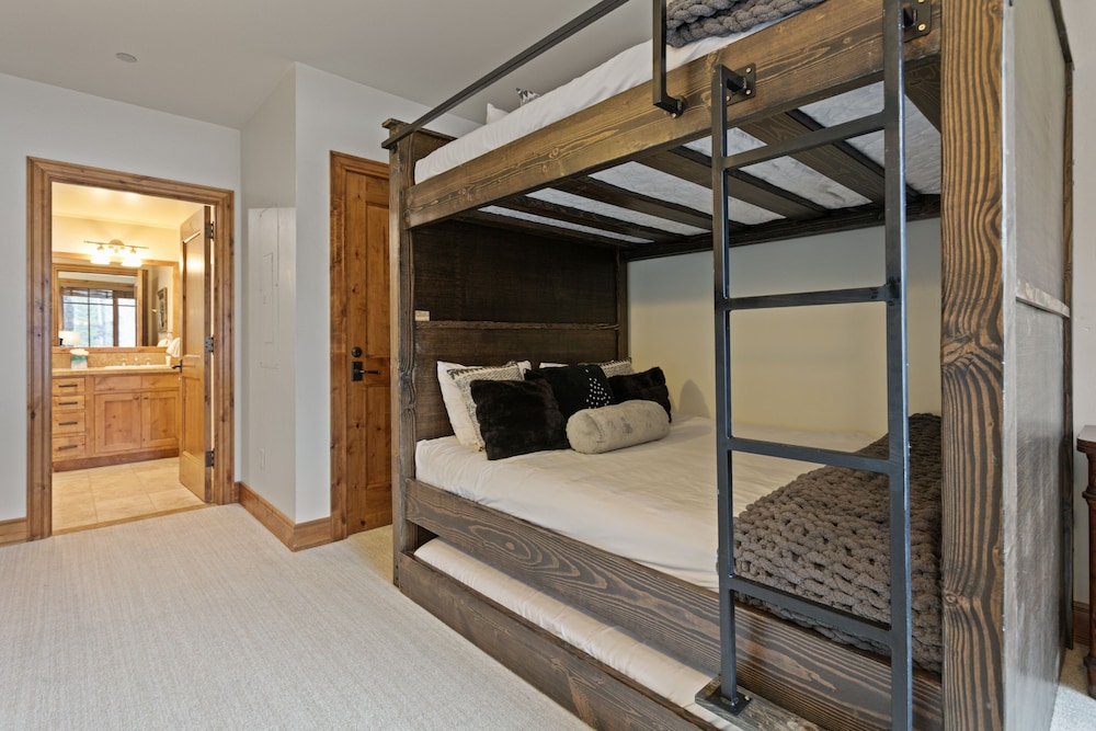 106 - Three Bedroom Shooting Star 3 Condo