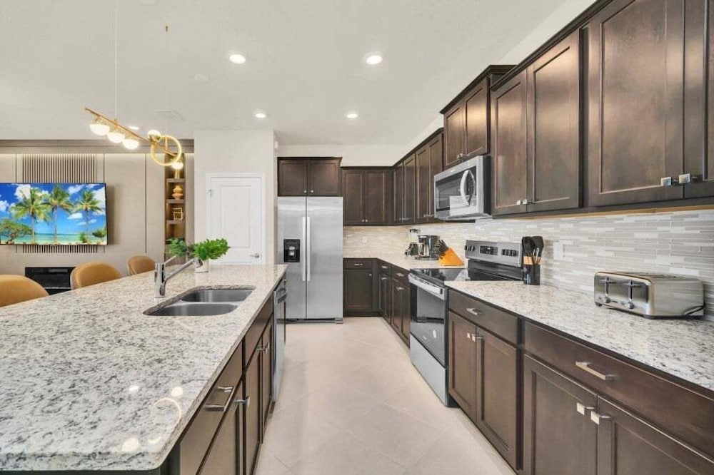 5 Bedroom Townhome With Private Splash Pool! 5 Townhouse