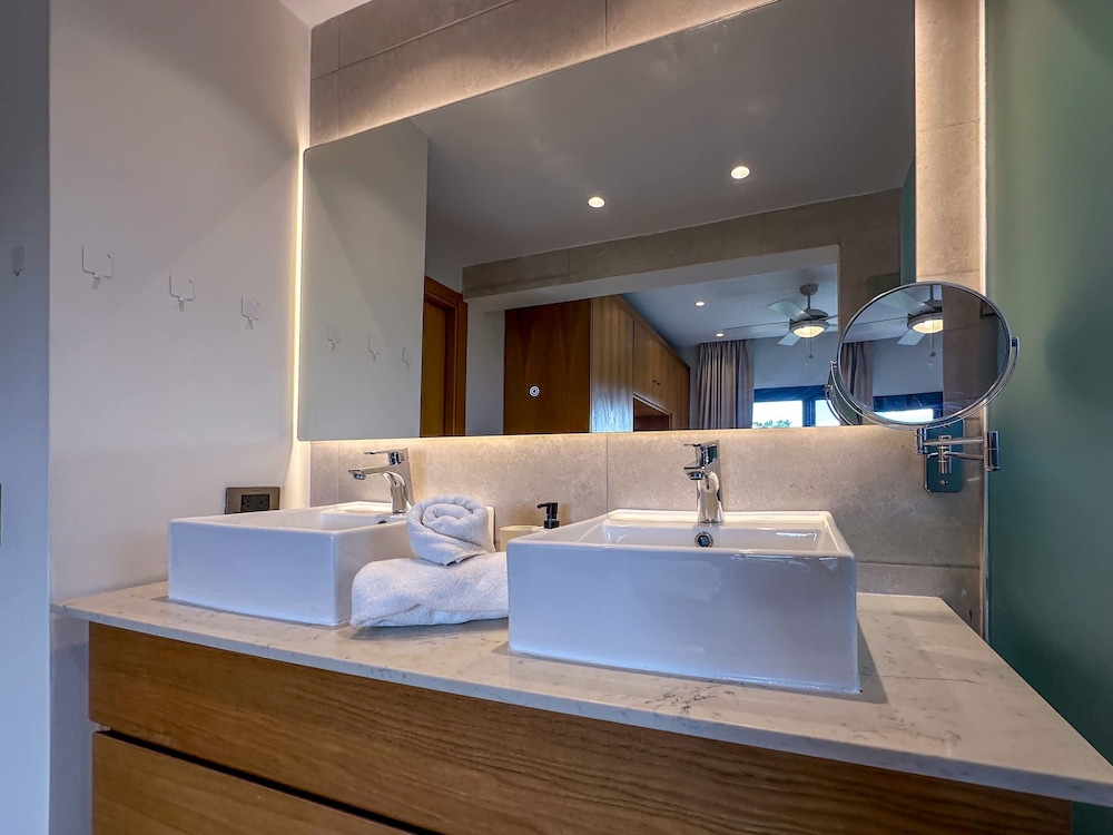 Fantastic new Golf View Apartment