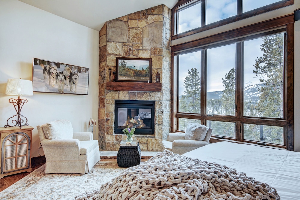 Breck Escape 6 Bedroom Home by RedAwning view 2