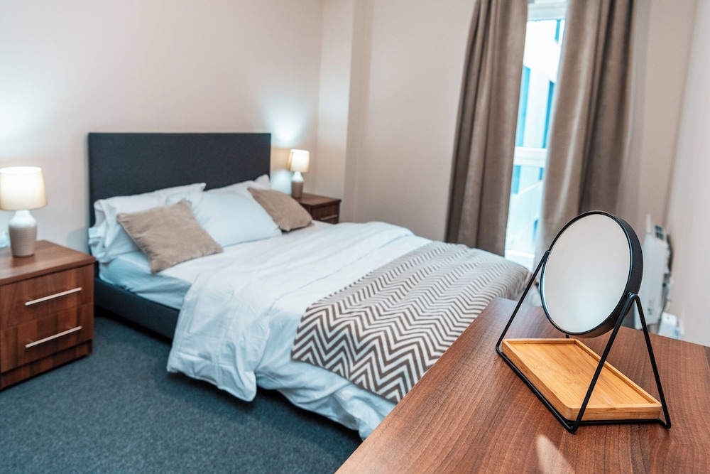 Captivating 2-bed Apartment in Manchester view 5