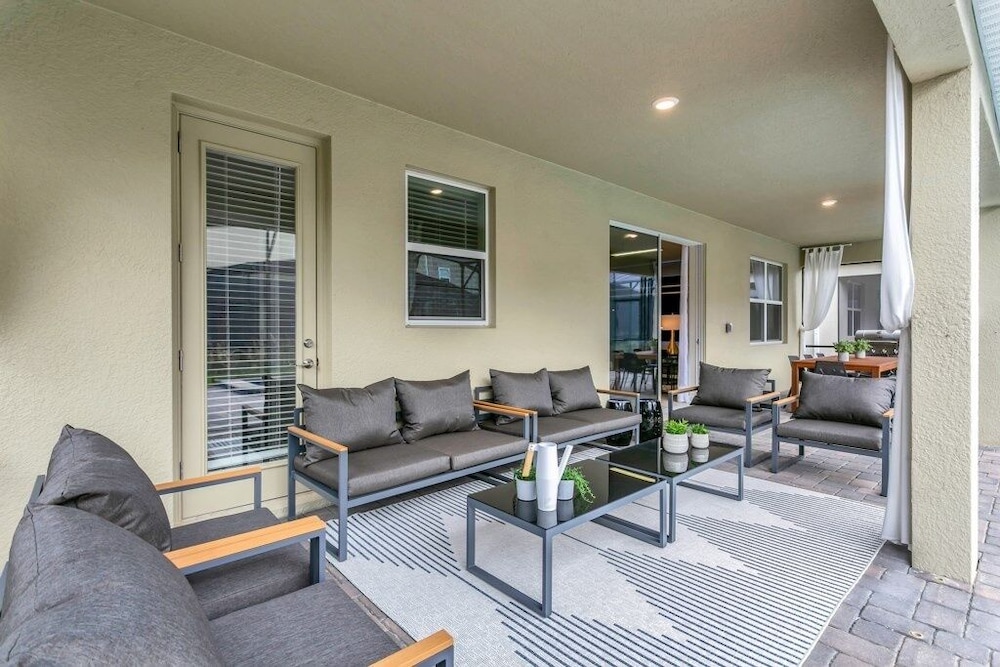 4552target 9 Bedroom Home