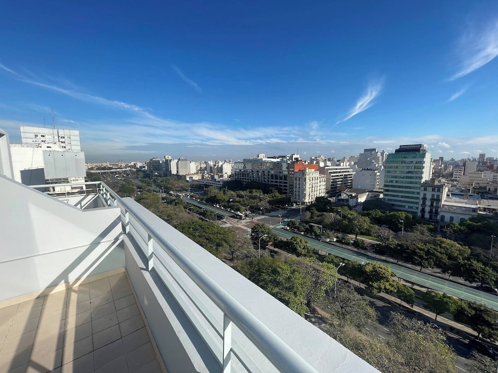 Studio Apartment Panoramic View of Bsas Above 9 de Julio Avenue - Image 5