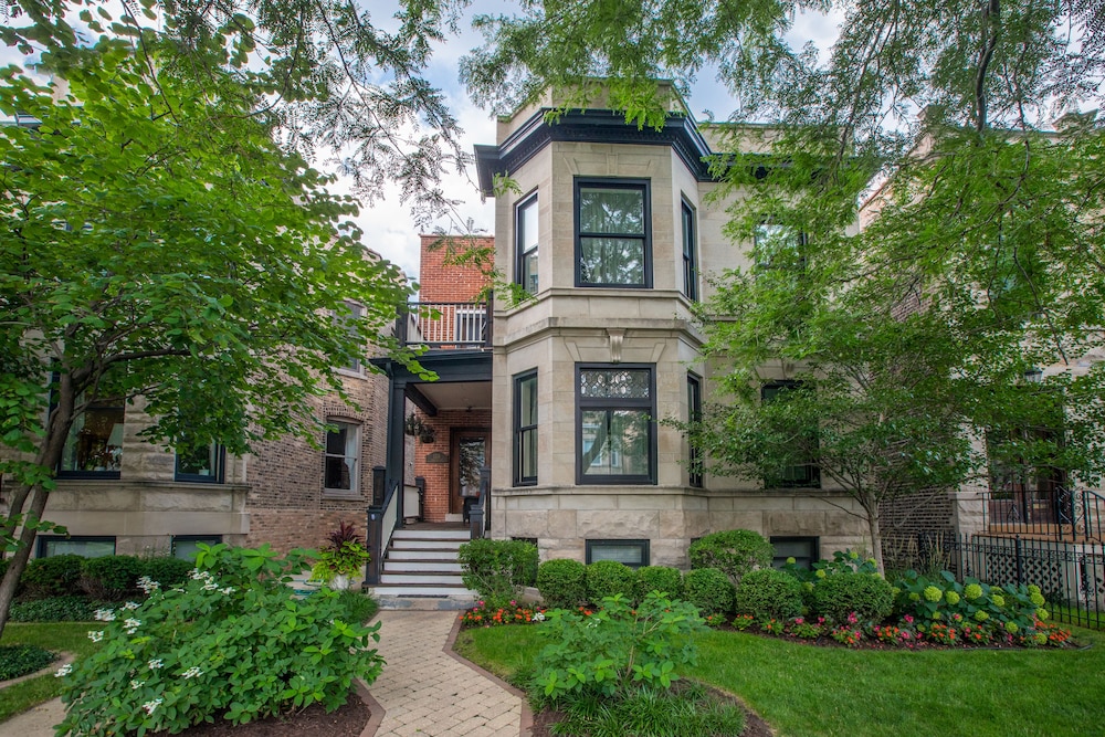 Chicago Guest House on Newport Avenue - Image 1