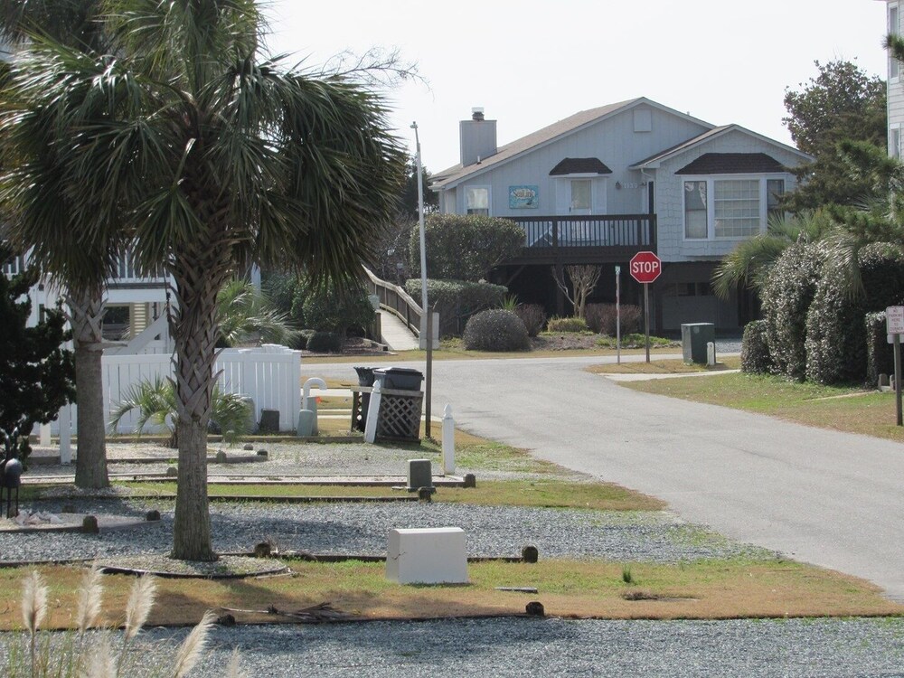Tradewinds 4 Bedroom Home by RedAwning