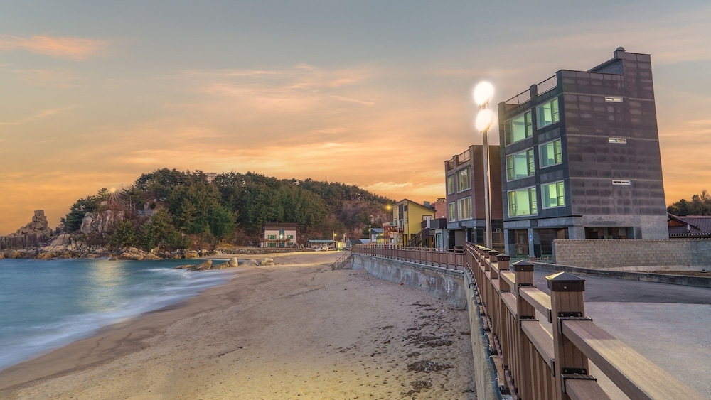 Goseong Beach Jin Spa Pension