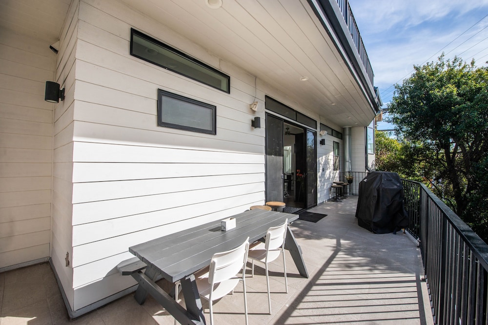 2nd Story Masterpiece In Venice Beach 4 Bedroom Home by RedAwning view 2
