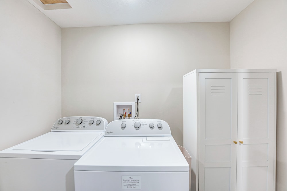 Serene & Updated Escape: 1 Mi to Heritage Landing