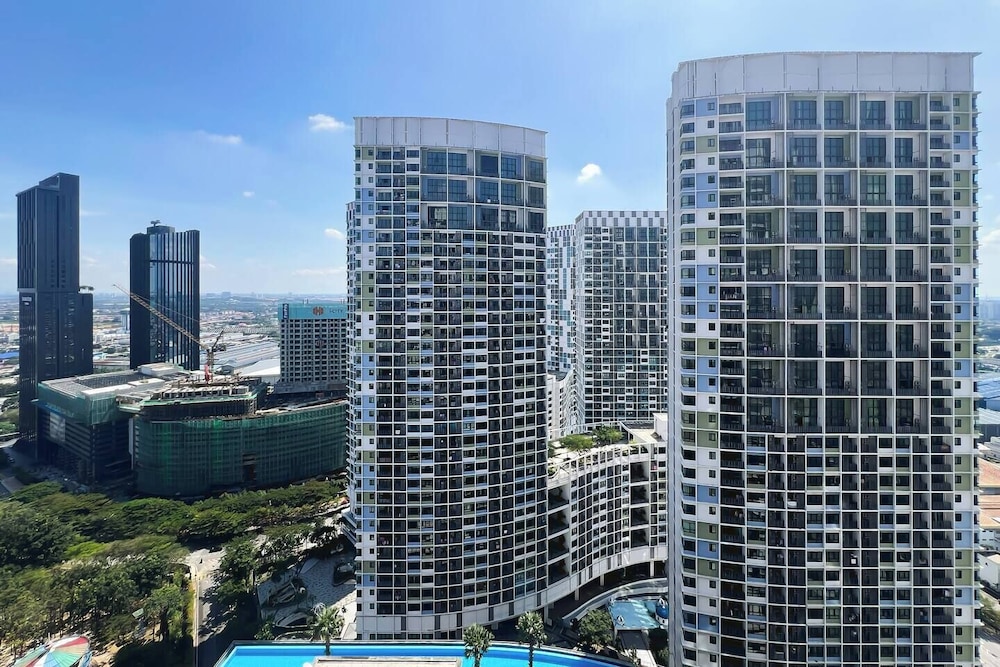 ICity Luxury Condo by Smarthome