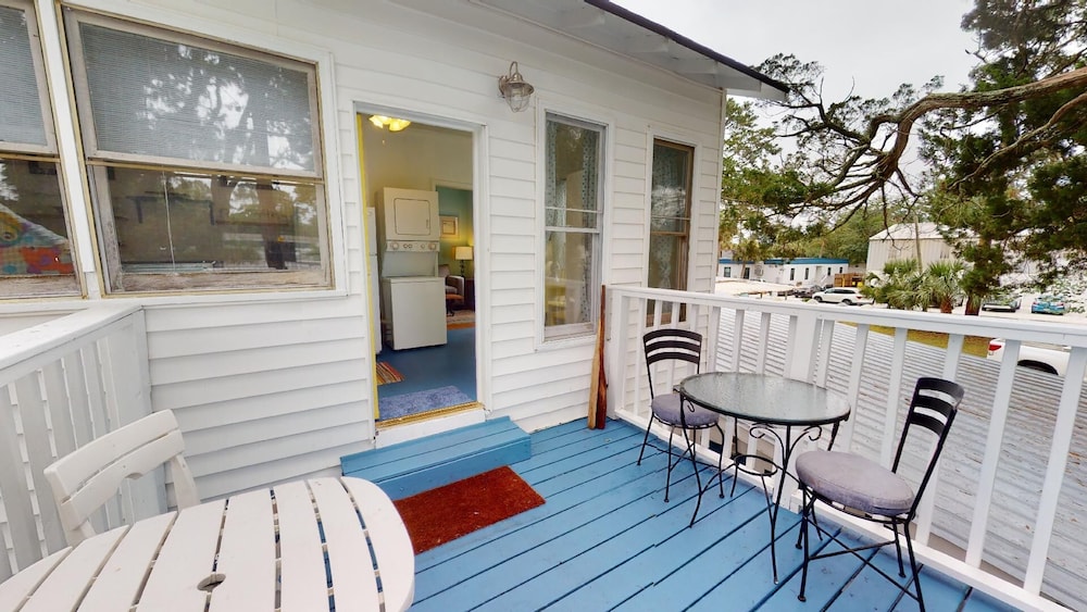 712 2nd Avenue - Upper