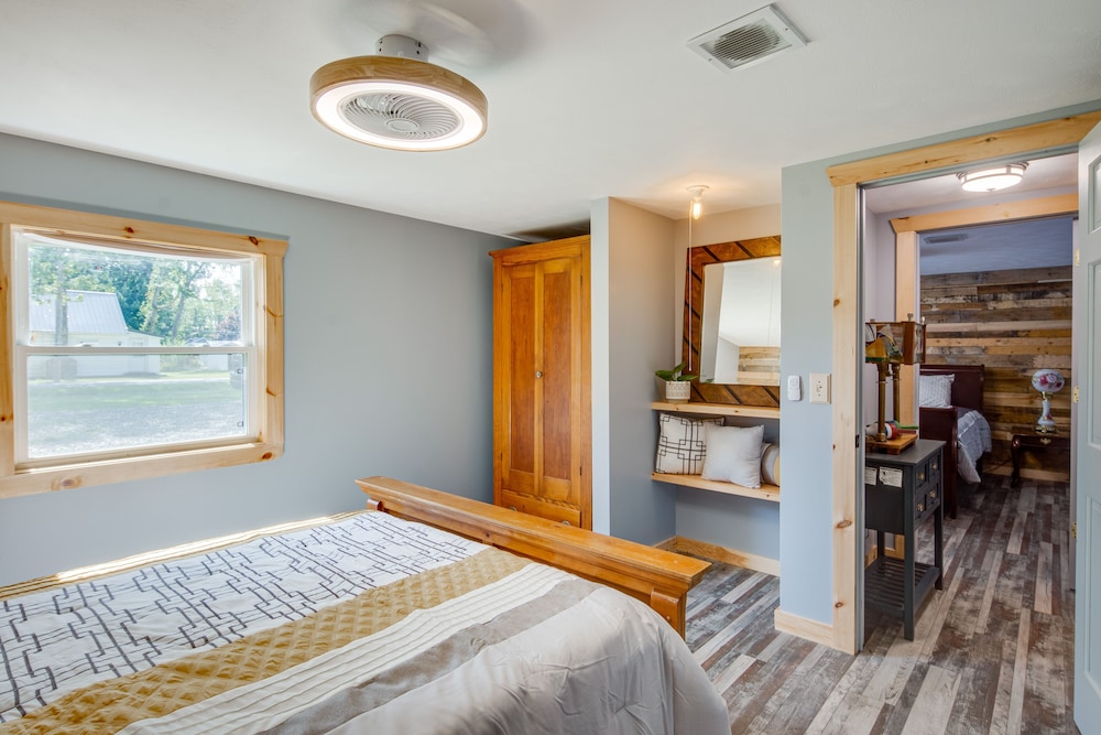 Charming Lake Chautauqua Home: Walk to Water! view 3