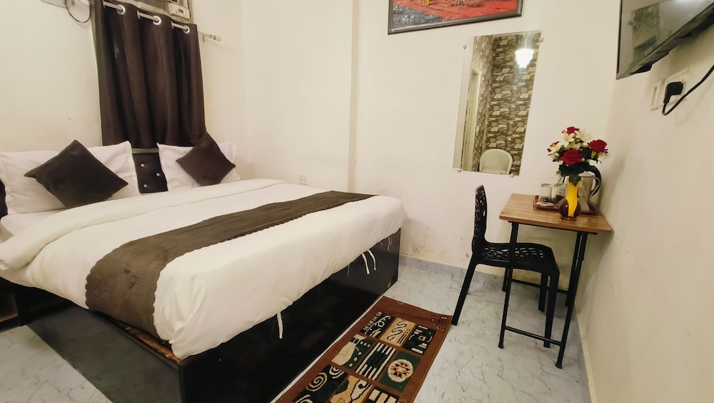 Roomshala Hotel Mannat