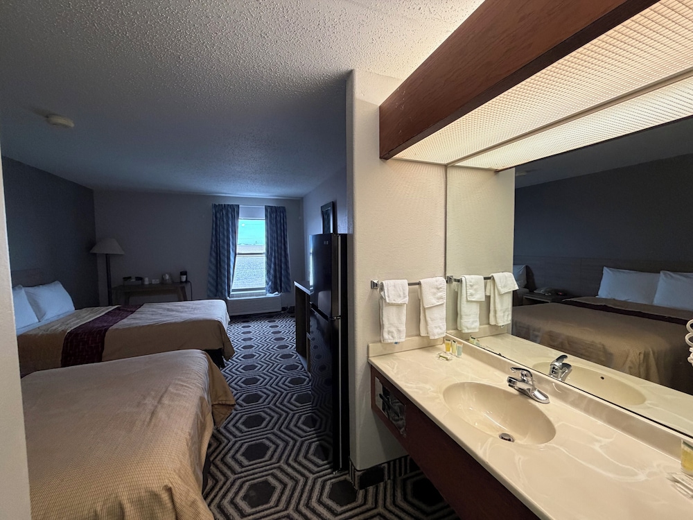 Relax Inn & Suites