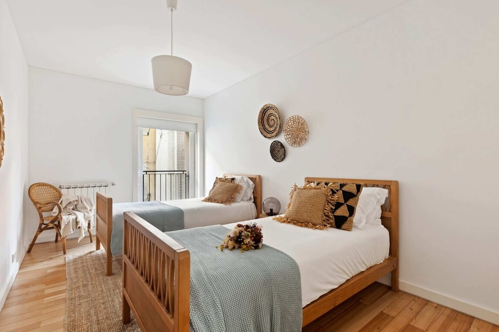 Beautiful 2 Bedroom Apartment in Bairro Alto view 2
